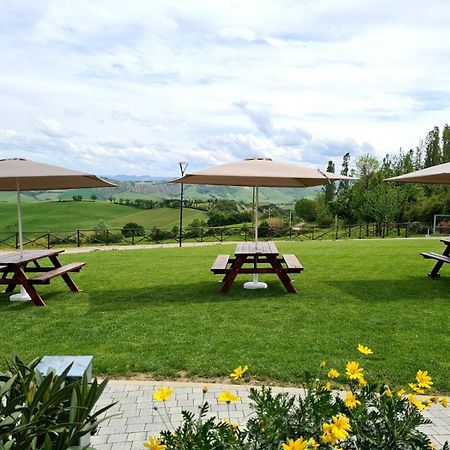 Osteria Da Cesare E Locanda كاستيل سان بييترو تي المظهر الخارجي الصورة
