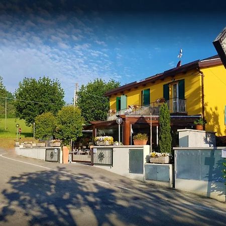 Osteria Da Cesare E Locanda كاستيل سان بييترو تي المظهر الخارجي الصورة