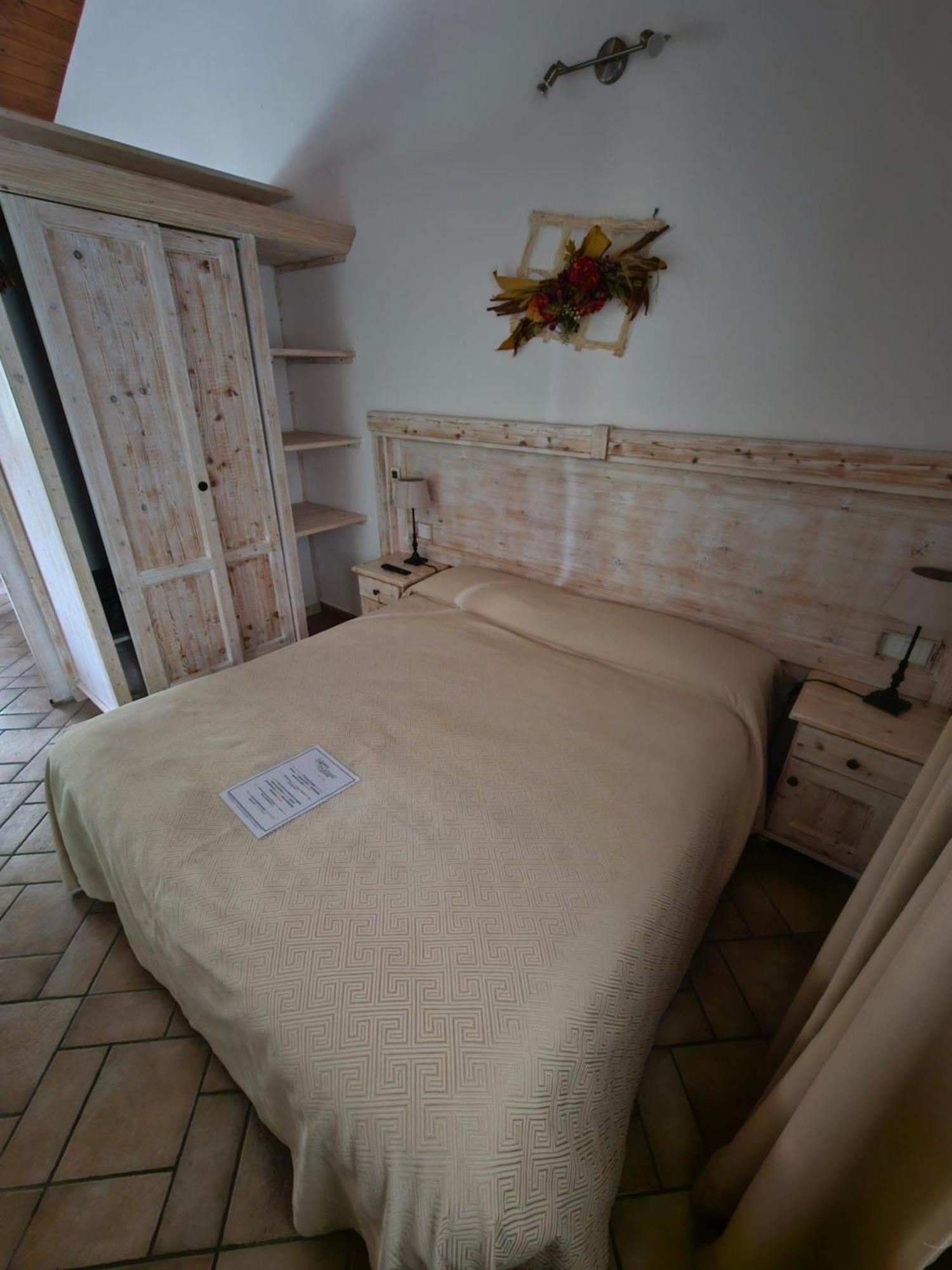 Osteria Da Cesare E Locanda كاستيل سان بييترو تي المظهر الخارجي الصورة
