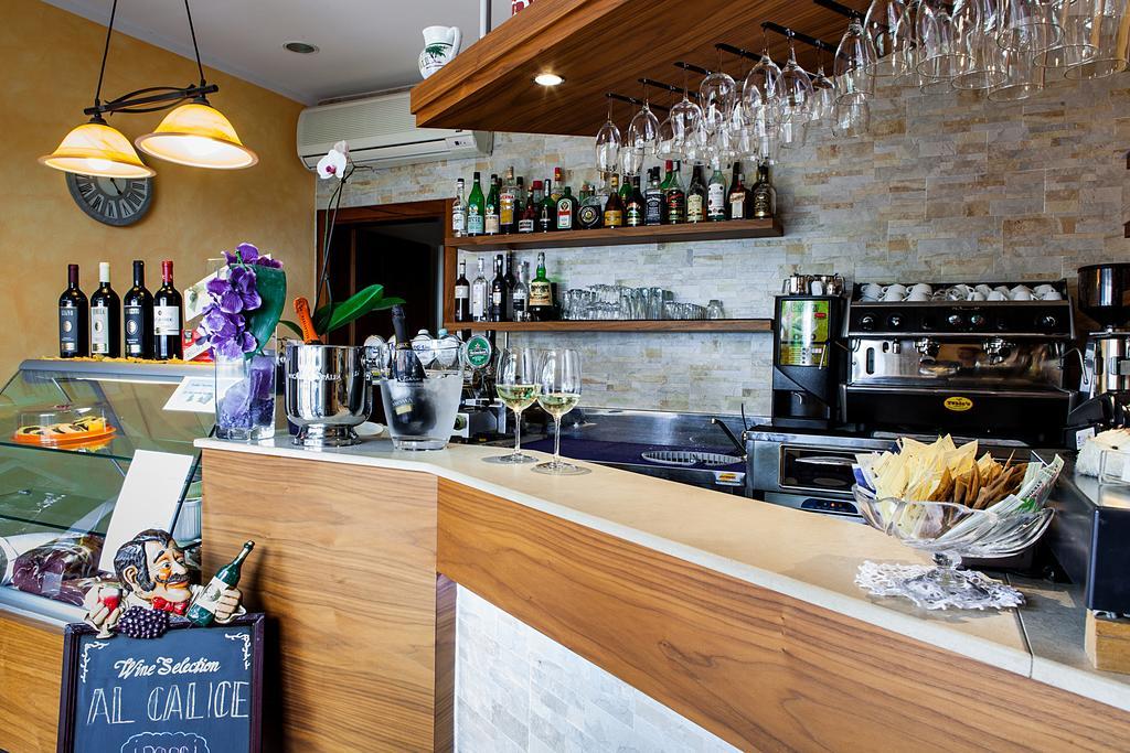Osteria Da Cesare E Locanda كاستيل سان بييترو تي المظهر الخارجي الصورة