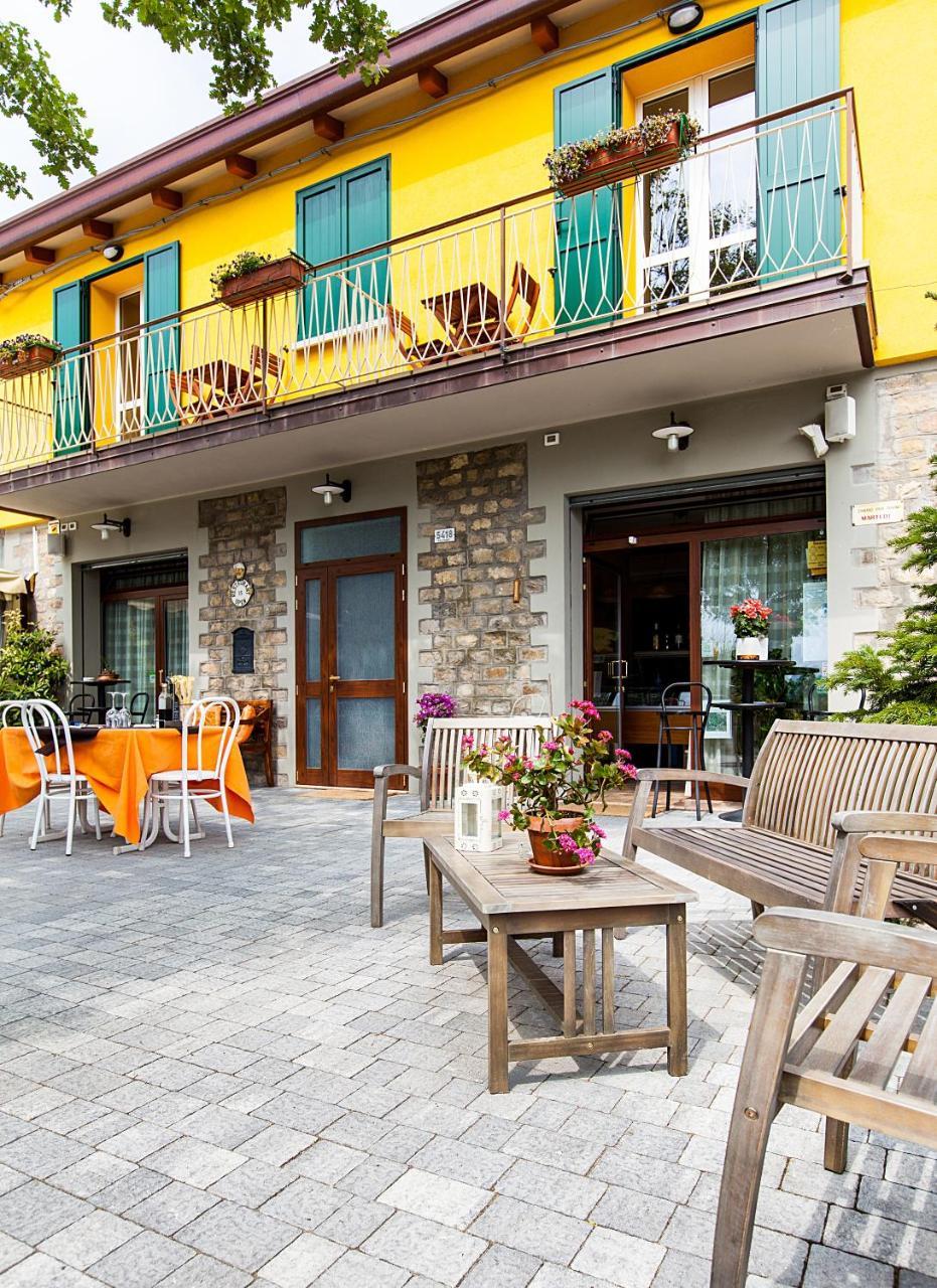 Osteria Da Cesare E Locanda كاستيل سان بييترو تي المظهر الخارجي الصورة