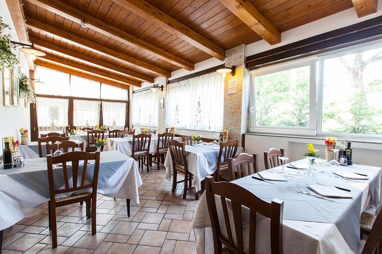 Osteria Da Cesare E Locanda كاستيل سان بييترو تي المظهر الخارجي الصورة