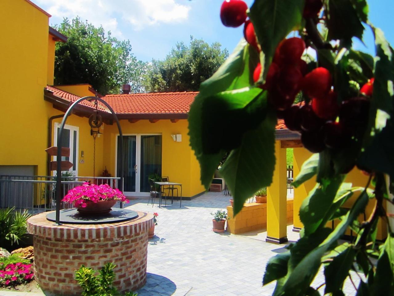 Osteria Da Cesare E Locanda كاستيل سان بييترو تي المظهر الخارجي الصورة